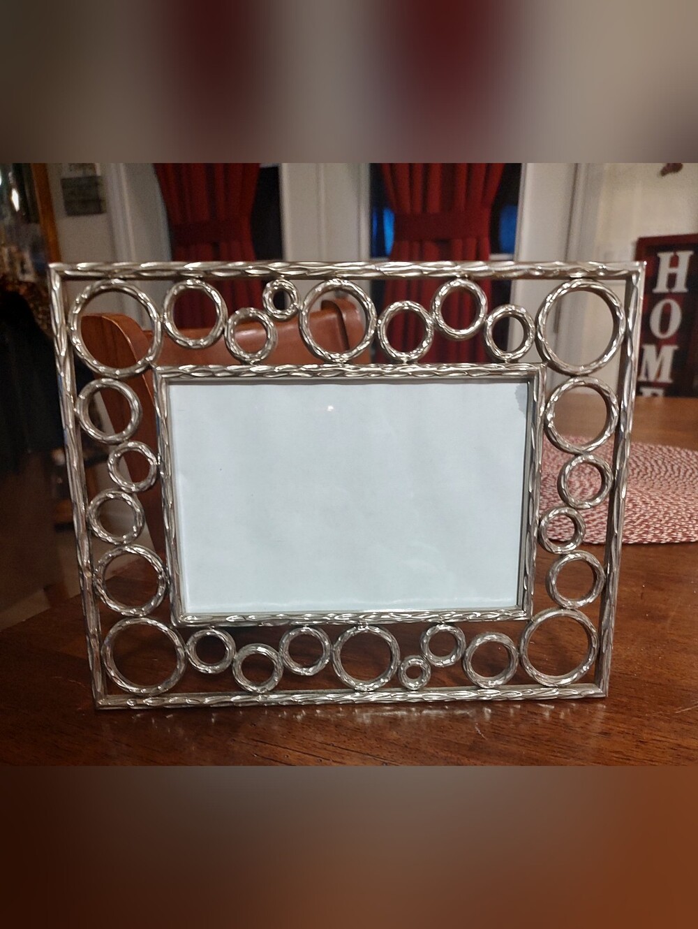 Lux Habitat Metallic Silver Decorative Circle Picture Frame - Home Accents